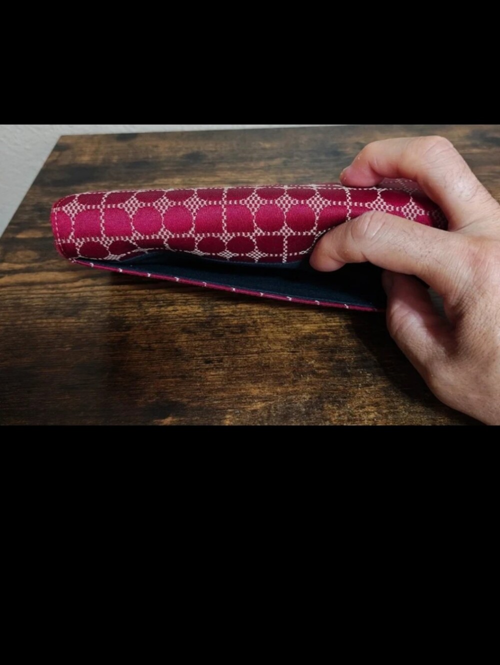 Early 2000s Red/Burgundy Color Kate Spade New York "Noel" Jacquard Flap Wallet. - Picture 4 of 12